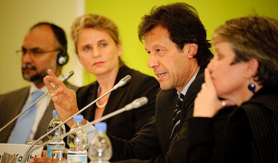 640px Konferenz Pakistan und der Westen Imran Khan und Podium 4155148299 1