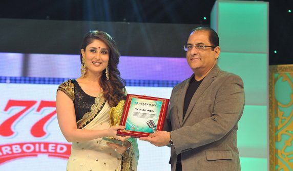 Kareena Kapoor Khan at Asiavision Radio Awards 2014 1