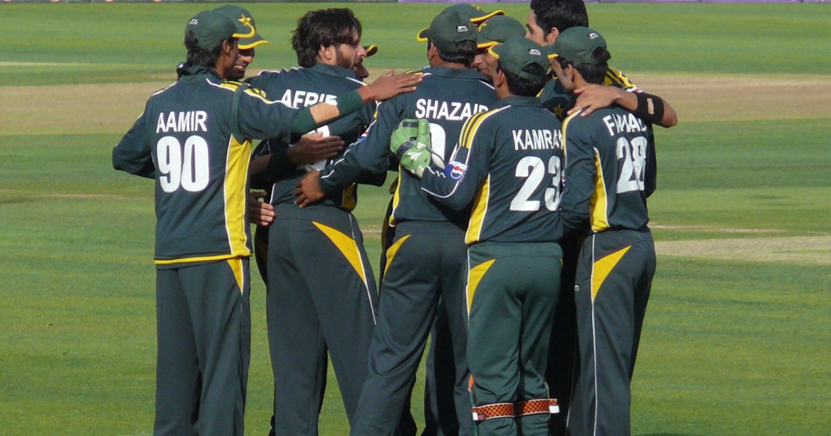 Shahid Afridi Mohammad Aamer Fawad Alam Kamran Akmal Shazaib Hasan Huddle 1