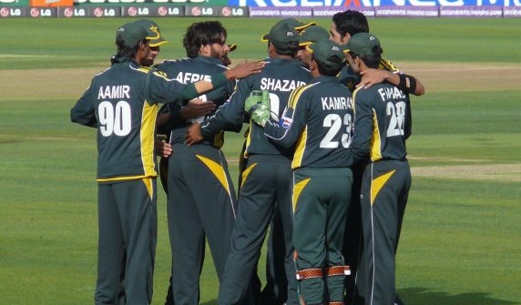 Shahid Afridi Mohammad Aamer Fawad Alam Kamran Akmal Shazaib Hasan Huddle 1