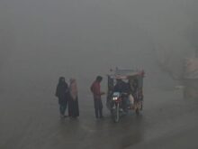 لاہور فضائی آلودگی کی زد میں، ائیر کوالٹی انتہائی خطرناک حد تک پہنچ گئی 1 urdu news, Lahore Under Severe Air Pollution,