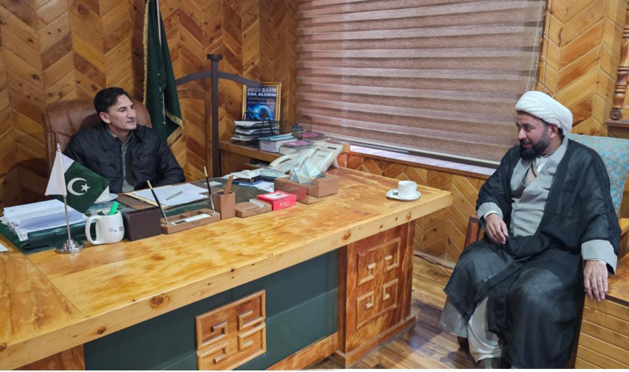 شگر نائب امام جمعہ و جماعت شیخ نثار مھدی اور ڈپٹی کمشنر شگر کی اہم ملاقات 3 IMG 20251118 WA0115