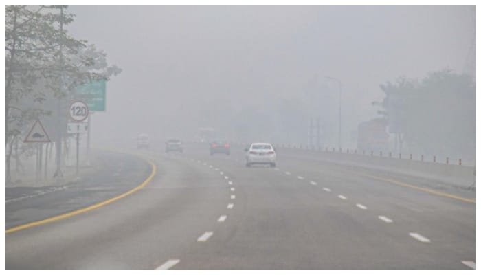 پنجاب اور خیبرپختونخوا میں شدید دھند، موٹرویز ٹریفک کیلئے بند 2 urdu news update, Dense Fog in Punjab and Khyber Pakhtunkhwa