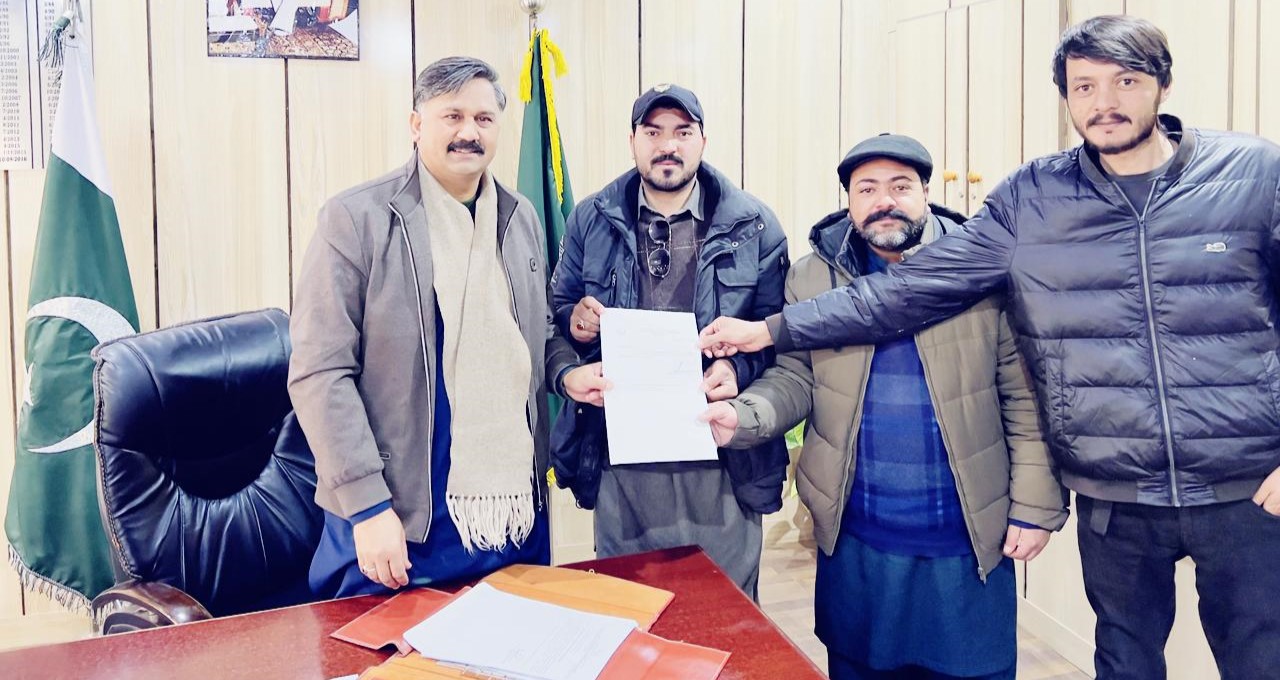 کھرمنگ، ضلعی انتظامیہ کھرمنگ کی جانب سے صحافی برادری کے لیے ایک اہم اور خوش آئند اقدام، ے پریس کلب کھرمنگ کے آفس کے قیام کا باقاعدہ نوٹیفکیشن جاری کر دیا ہے۔ 1 urdu news update Press Club Office