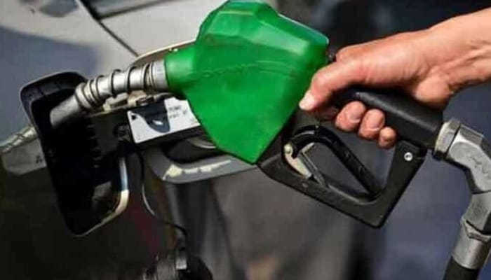 عوام پر پیٹرول بم گرانے کی تیاری، فی لیٹر قیمت میں 100 روپے اضافے کا خدشہ 1 urdu news update Petrol Bomb on the Public